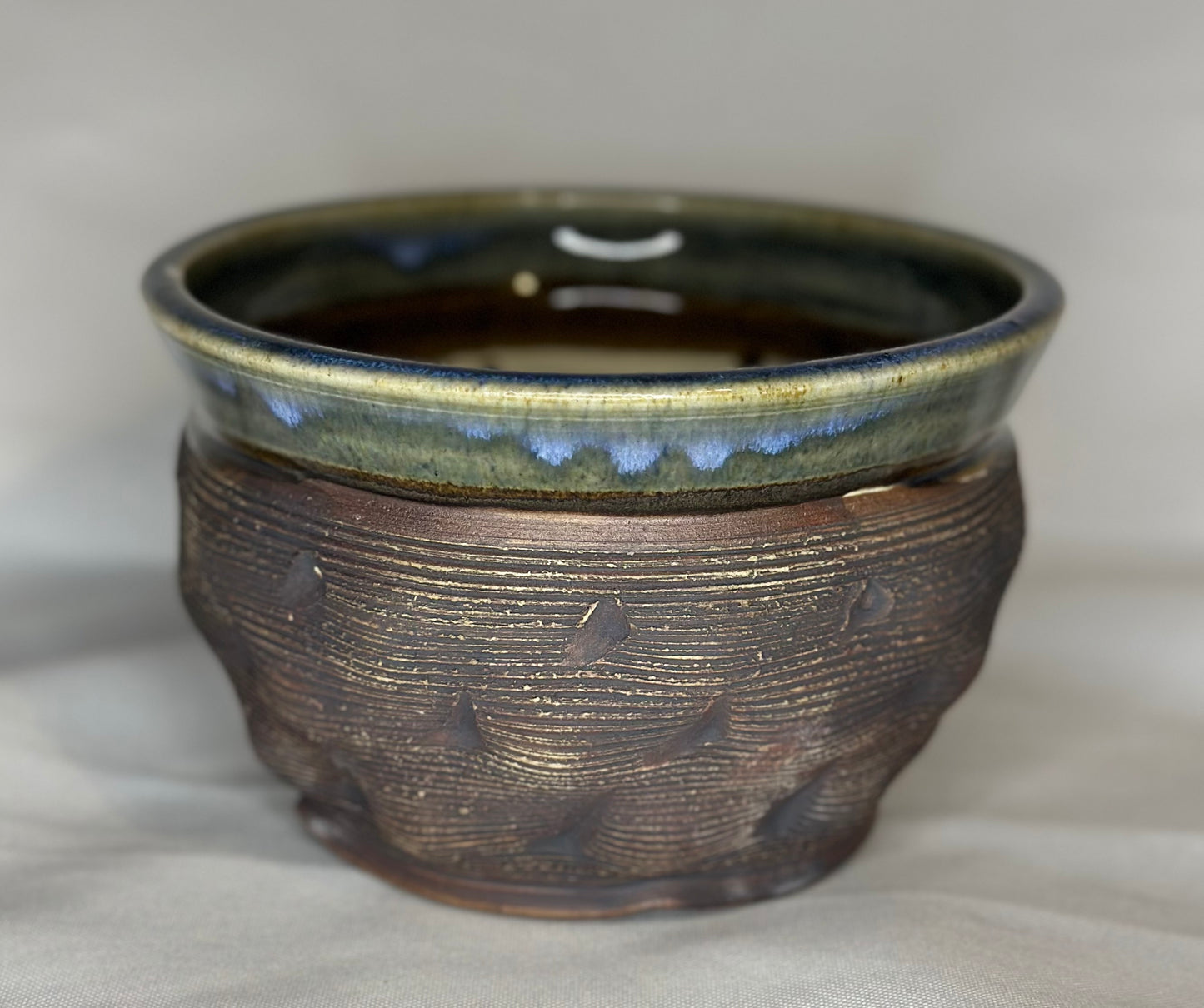 Gilded Ridge - 7” Flowerpot
