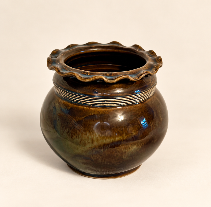 Chestnut Clay - Fluted jar